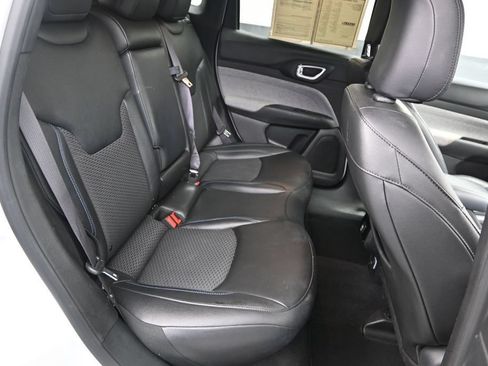 Used 2025 Jeep Compass Latitude AWD/4WD image 15