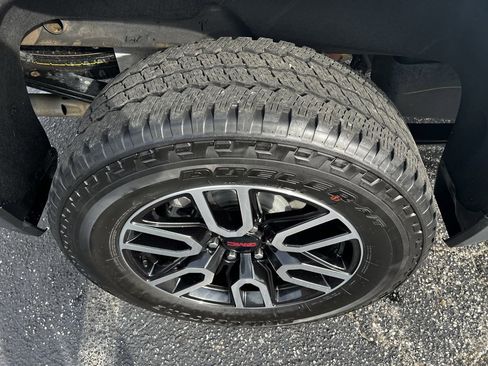 Used 2025 GMC Sierra 1500 AT4 w/ AT4 Premium Package image 12