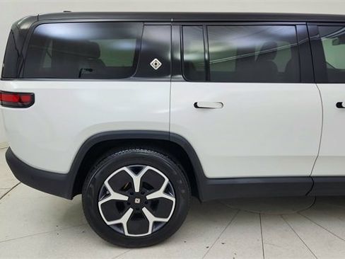 Used 2024 Rivian R1S Adventure image 12