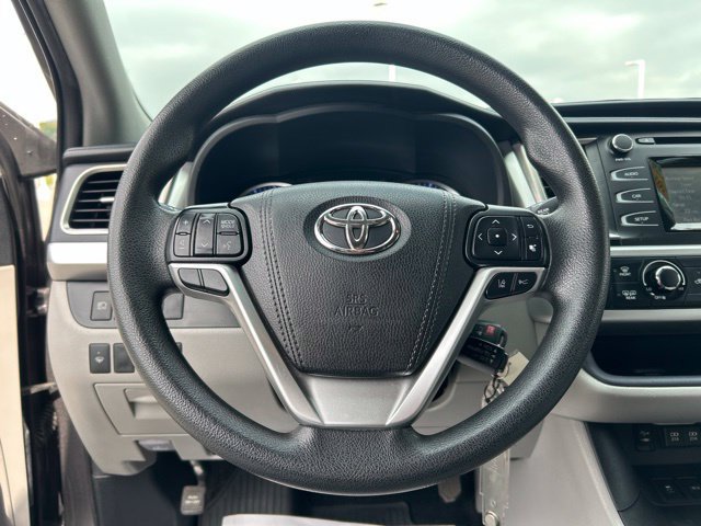Used 2019 Toyota Highlander LE AWD/4WD image 41