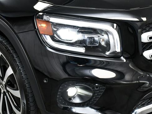 Used 2023 Mercedes-Benz GLB 250 4MATIC w/ Premium Package image 79