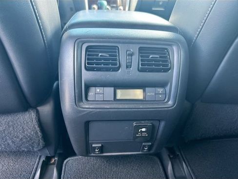 Used 2015 Nissan Pathfinder SL w/ SL Tech Package FWD image 32