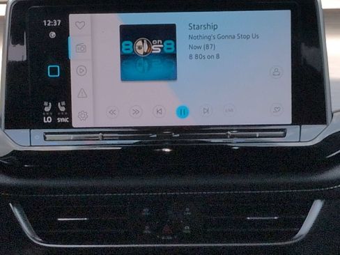 Used 2024 Volkswagen Atlas Cross Sport SE w/ Panoramic Sunroof Package FWD image 18