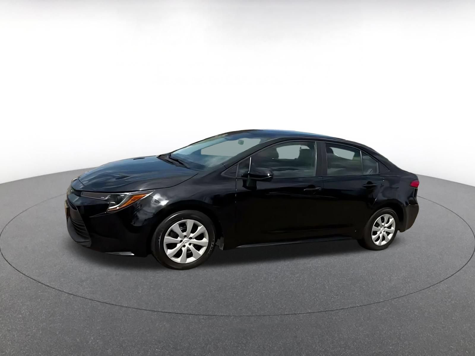 Used 2025 Toyota Corolla LE FWD image 8