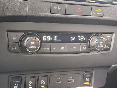 Used 2023 Nissan Frontier PRO-4X w/ Pro Convenience Package AWD/4WD image 16