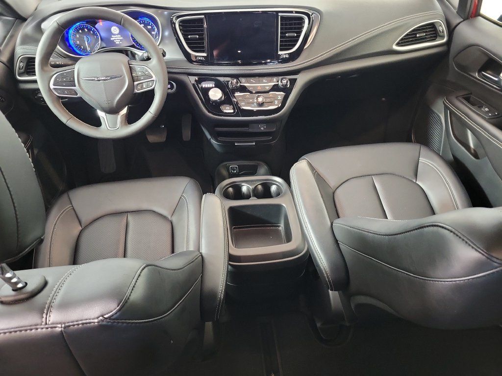 Used 2026 Chrysler Pacifica Select FWD image 14
