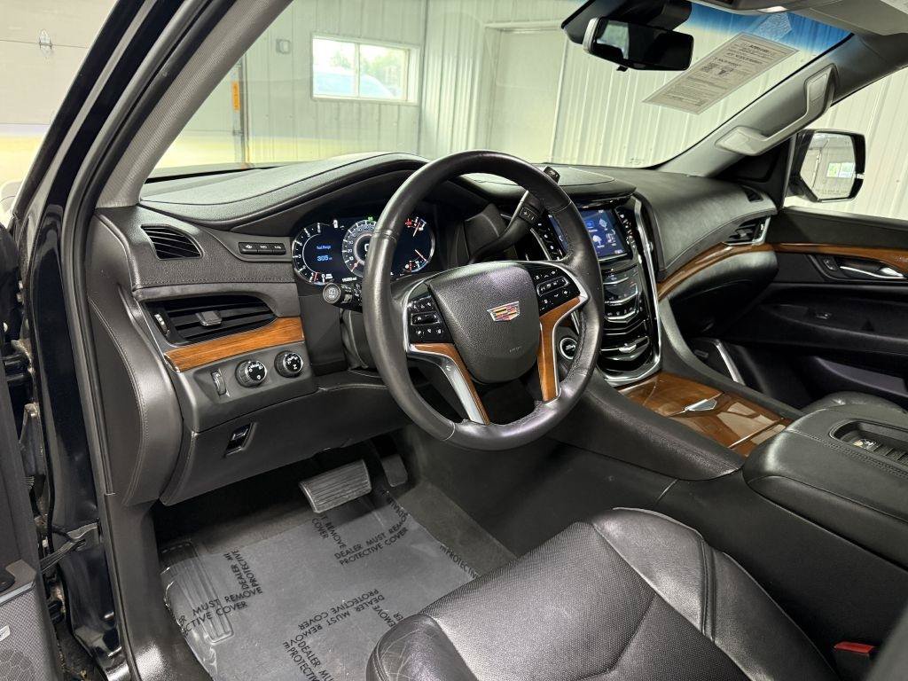 Used 2018 Cadillac Escalade ESV Premium Luxury AWD/4WD image 18