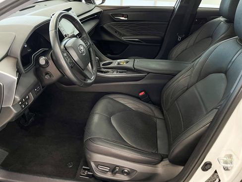 Used 2021 Toyota Avalon Limited image 15