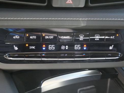 Used 2023 Buick Envision Preferred w/ Sport Touring Package AWD/4WD image 20