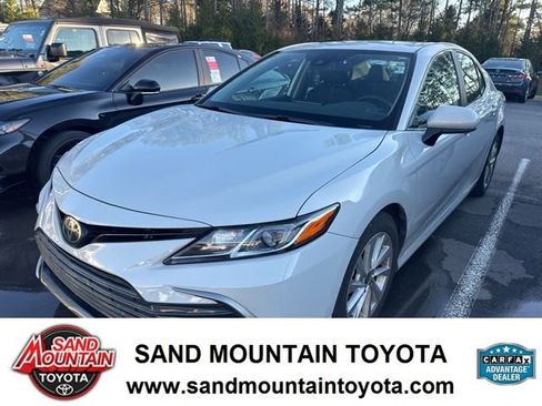 Used 2022 Toyota Camry LE image 1