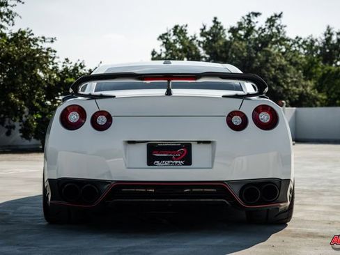 Used 2014 Nissan GT-R Premium image 17