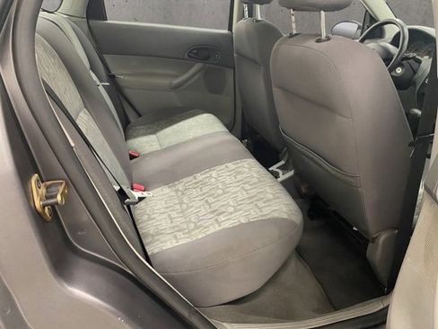 Used 2005 Ford Focus ZX4 Sedan image 21