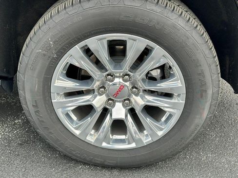 Used 2024 GMC Yukon Denali w/ Advanced Technology Package AWD/4WD image 7