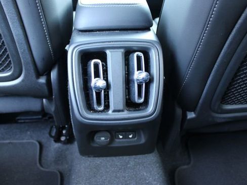 Used 2025 Volvo XC40 B5 Core image 35