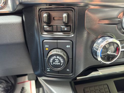 Used 2025 Ford F350 Lariat w/ Lariat Ultimate Package AWD/4WD image 35