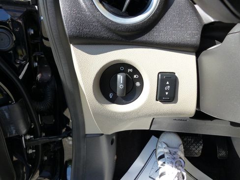Used 2016 Ford Fiesta Titanium FWD image 23