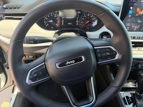 Used 2025 Jeep Compass Limited AWD/4WD image 12