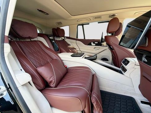 Used 2025 Mercedes-Benz Maybach GLS 600 4MATIC image 27