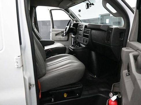 Used 2021 GMC Savana 2500 Extended RWD image 15