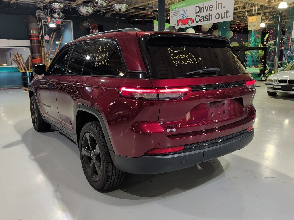 Used 2023 Jeep Grand Cherokee Altitude AWD/4WD image 11