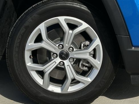 Used 2025 Jeep Compass Latitude image 12