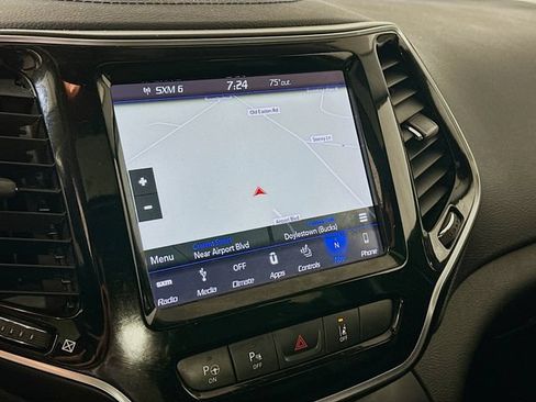 Used 2019 Jeep Cherokee Limited w/ Technology Group AWD/4WD image 19