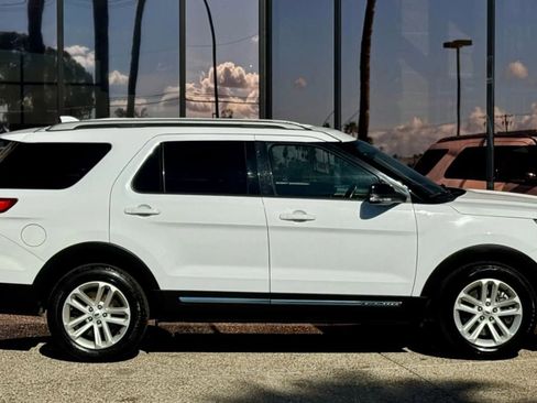 Used 2017 Ford Explorer XLT w/ Equipment Group 201A image 11