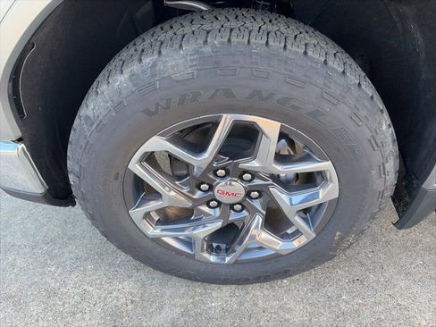 New 2026 GMC Sierra 1500 SLT w/ SLT Premium Plus Package image 10