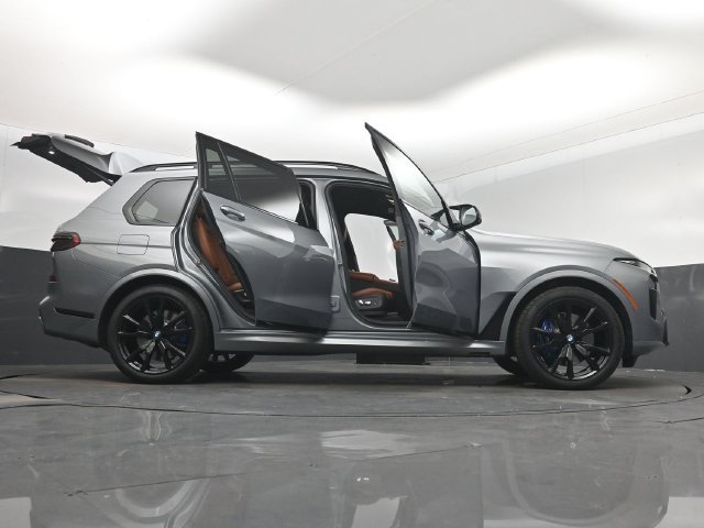 Used 2025 BMW X7 M60i w/ Executive Package AWD/4WD image 7