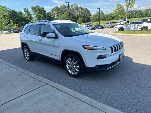 Used 2017 Jeep Cherokee Limited w/ Luxury Group FWD image 6