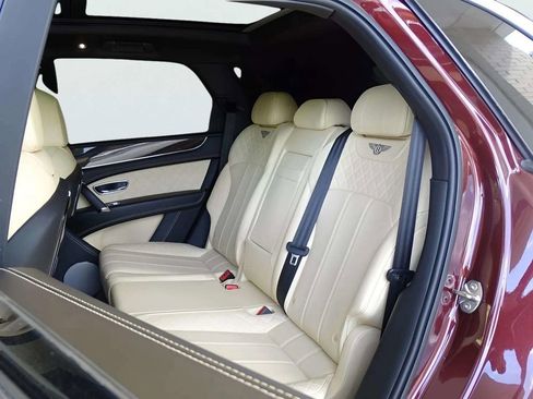 Used 2017 Bentley Bentayga AWD/4WD image 37