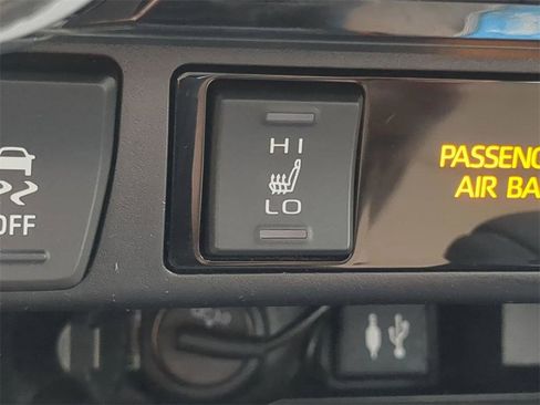 Used 2019 Toyota RAV4 XLE w/ Convenience Package image 24