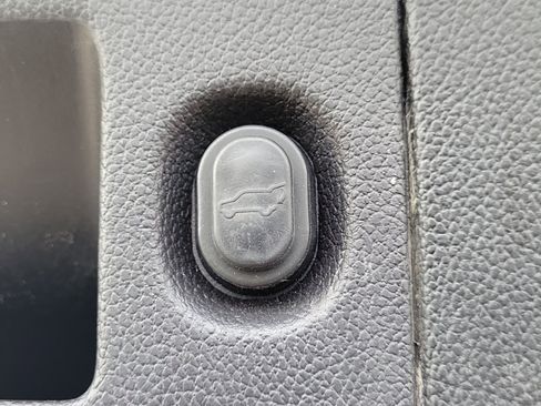 Used 2019 Cadillac Escalade ESV Luxury image 8