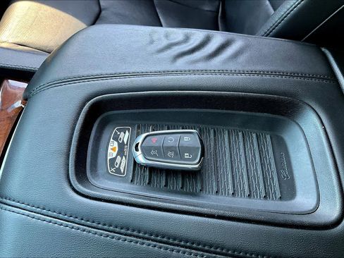 Used 2018 Cadillac Escalade Luxury image 14