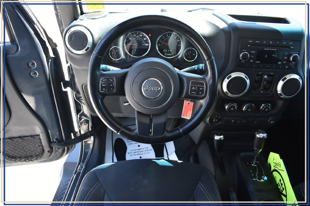 Used 2018 Jeep Wrangler Unlimited Sahara w/ Connectivity Group AWD/4WD image 18