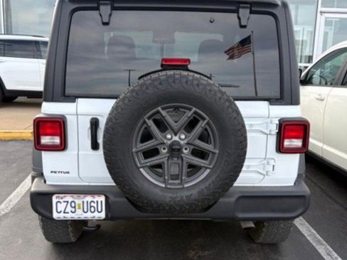 Used 2025 Jeep Wrangler Sport image 29