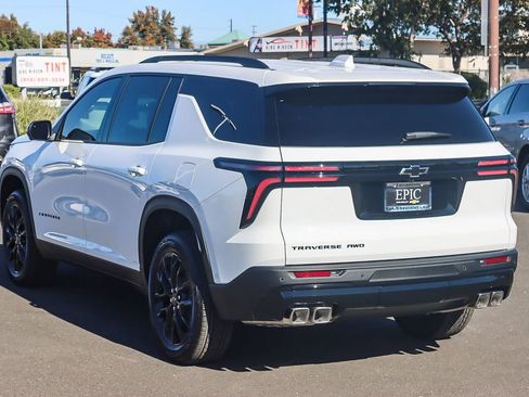 New 2026 Chevrolet Traverse LT w/ Enhanced Driving Package image 2
