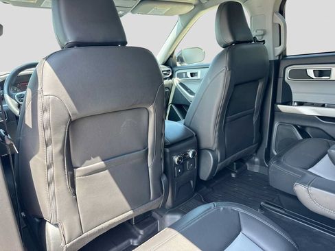 Used 2023 Ford Explorer XLT w/ Equipment Group 202A AWD/4WD image 17