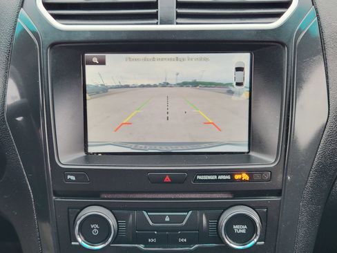 Used 2016 Ford Explorer XLT w/ Equipment Group 202A image 19