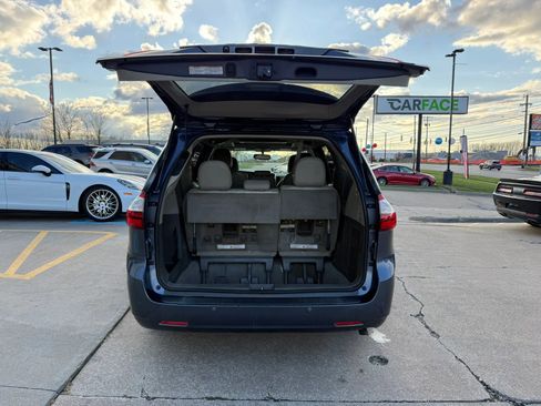 Used 2016 Toyota Sienna XLE Premium image 12