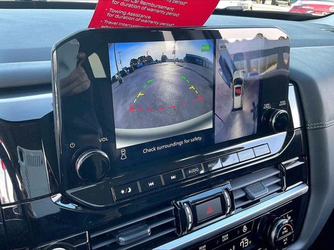 Used 2024 Nissan Pathfinder Platinum w/ Cargo Package image 21