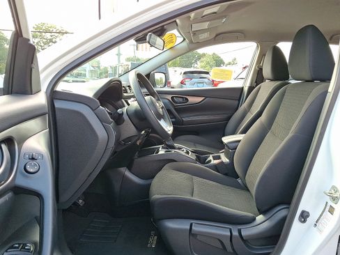 Used 2022 Nissan Rogue Sport S image 13