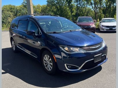 Used 2018 Chrysler Pacifica Touring-L w/ Premium Audio Group