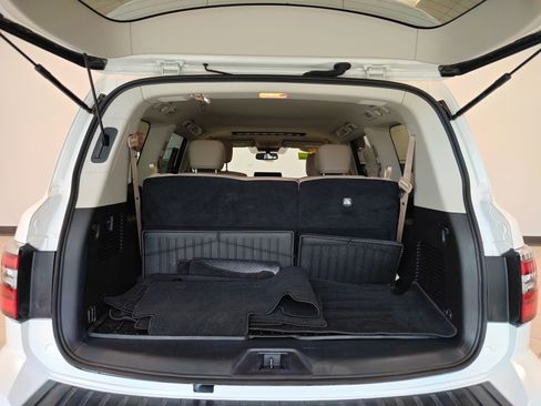 Used 2024 Nissan Armada SL w/ Captain's Chairs Package AWD/4WD image 16
