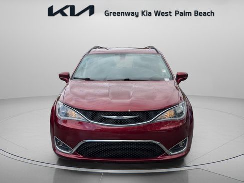 Used 2017 Chrysler Pacifica Touring-L image 3