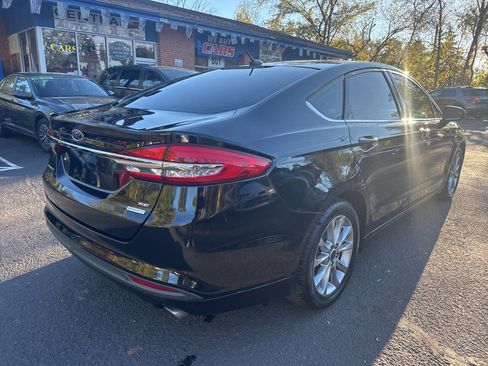 Used 2017 Ford Fusion SE image 5