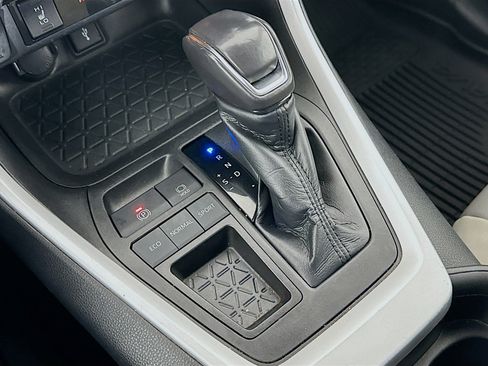 Used 2021 Toyota RAV4 XLE Premium image 24