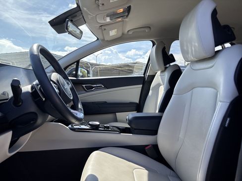Used 2023 Kia Sportage EX AWD/4WD image 13