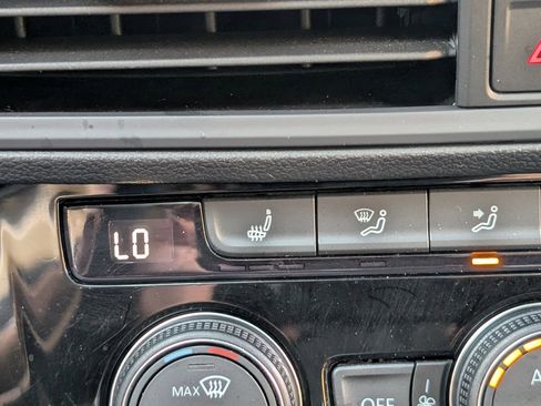 Used 2024 Volkswagen Jetta SE w/ Panoramic Sunroof Package image 30