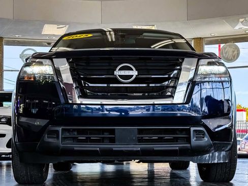 Used 2025 Nissan Pathfinder SV image 4